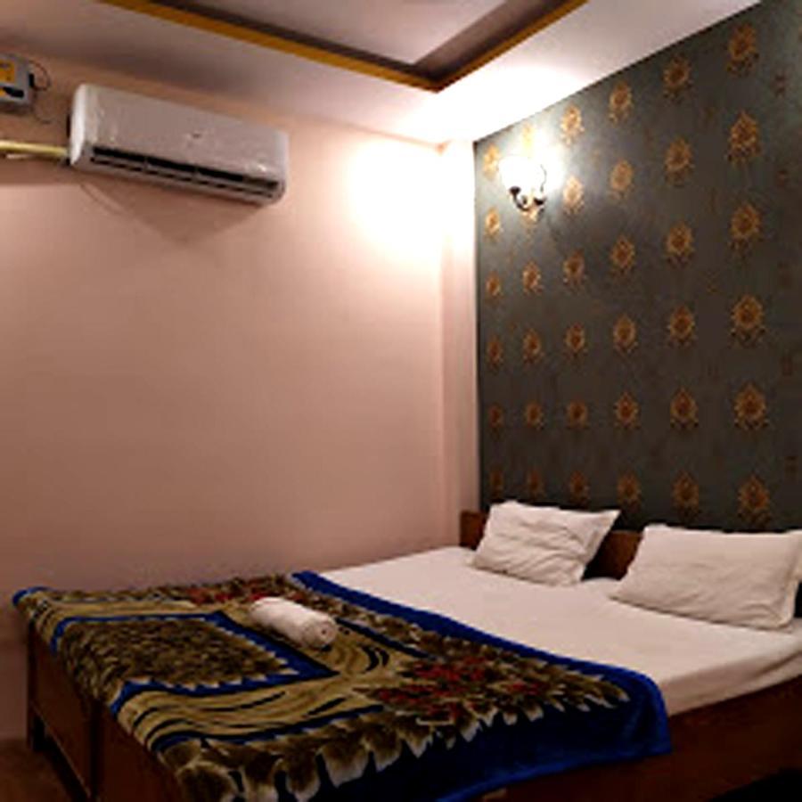 Hotel Aakash Ganga Varanasi Exterior photo