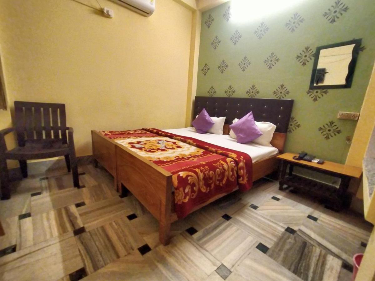Hotel Aakash Ganga Varanasi Exterior photo