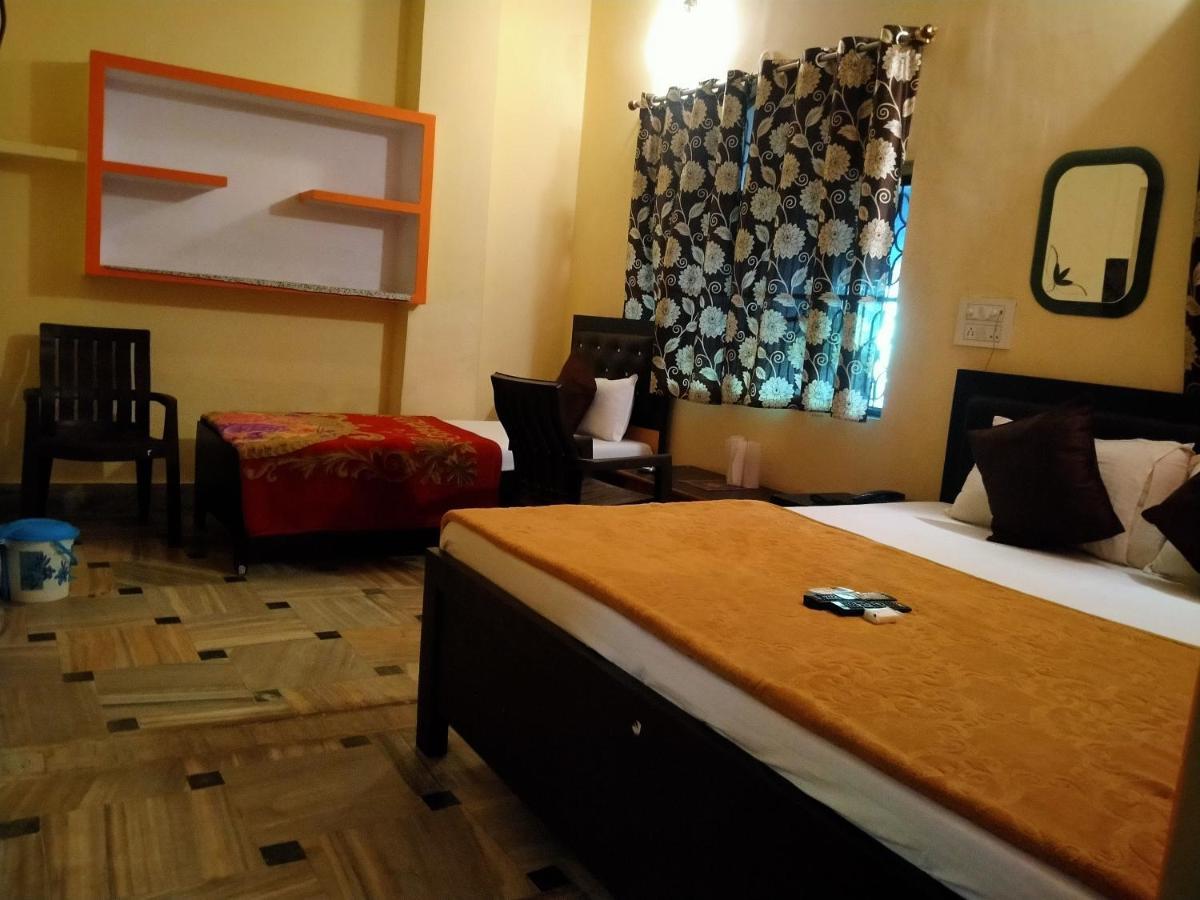 Hotel Aakash Ganga Varanasi Exterior photo