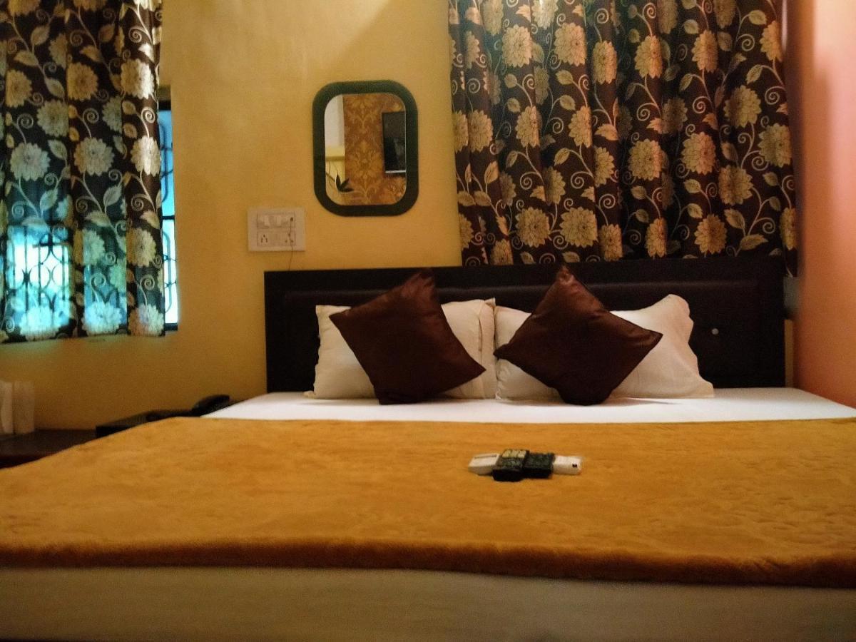 Hotel Aakash Ganga Varanasi Exterior photo