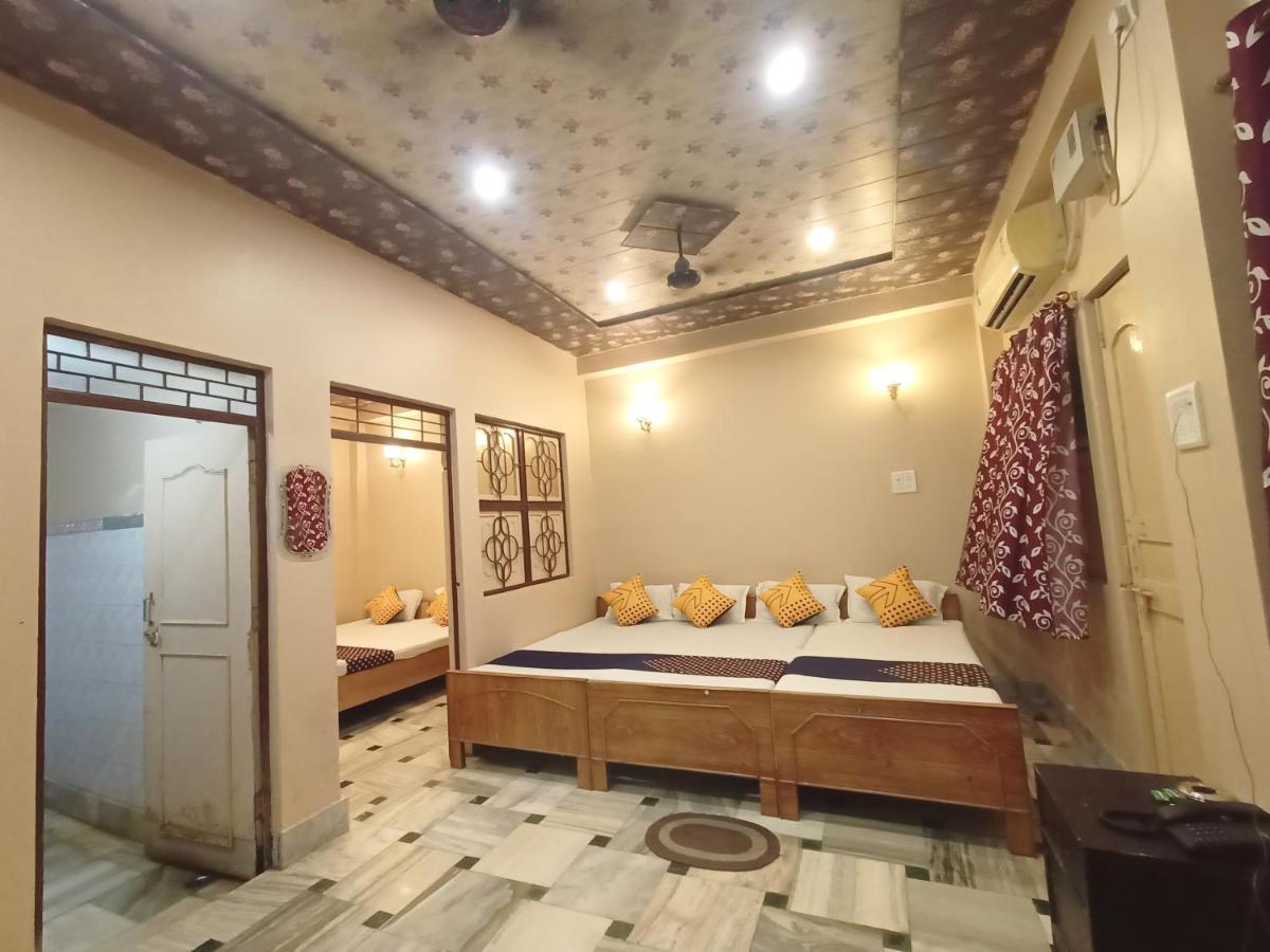 Hotel Aakash Ganga Varanasi Exterior photo