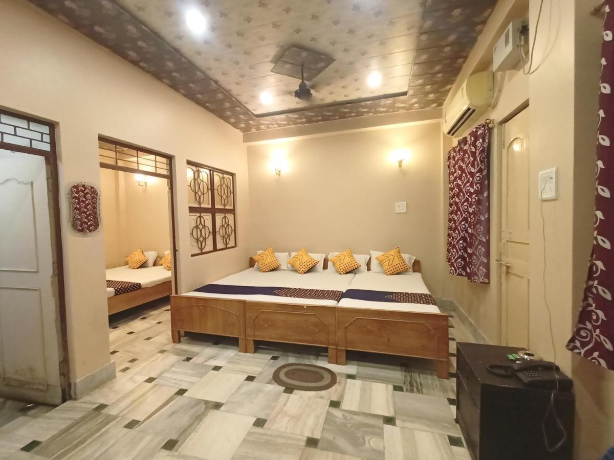 Hotel Aakash Ganga Varanasi Exterior photo
